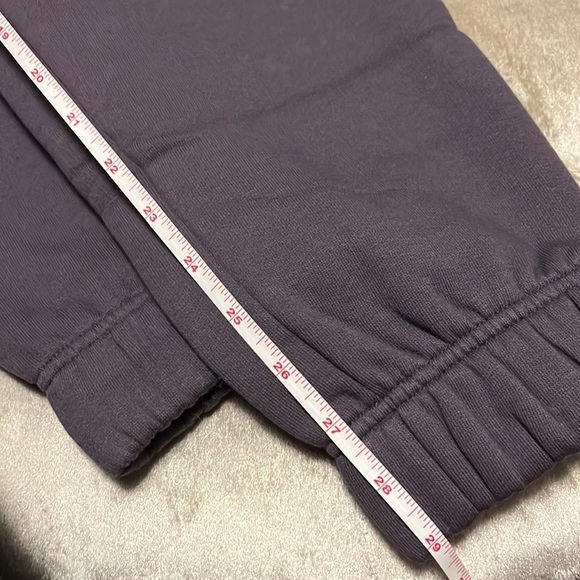 Peloton chic heavyweight joggers in purple with gold detailing, medium - Picture 13 of 13